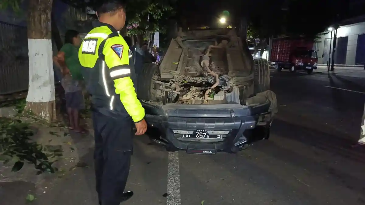 Lima Anggota GP Ansor Bondowoso Terluka Akibat Kecelakaan Mobil, Sopir Diduga Alami Microsleep