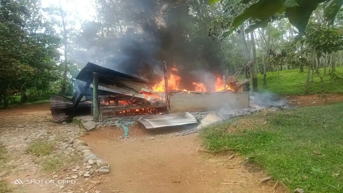 Satu Unit Rumah Semi Permanen Hangus Dilalap Si Jago Merah di Padang Sibusuk Sijunjung