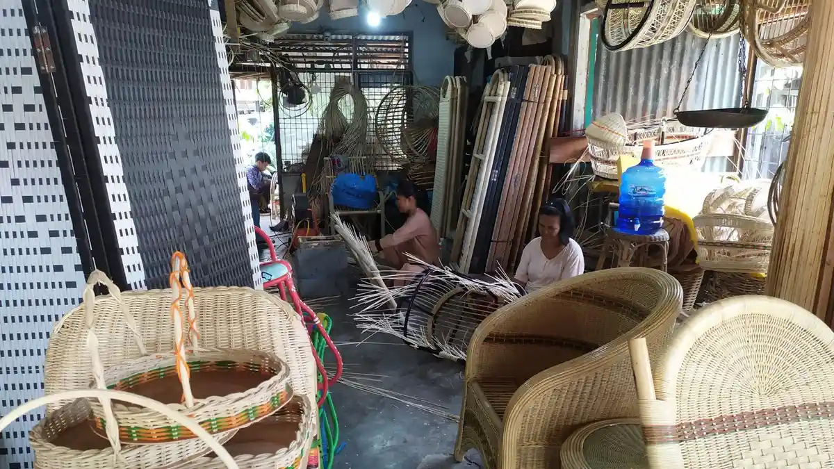 Anyaman Rotan Pitameh Padang, Bertahan dengan Keyakinan Masih Ada Tempat di Hati Masyarakat