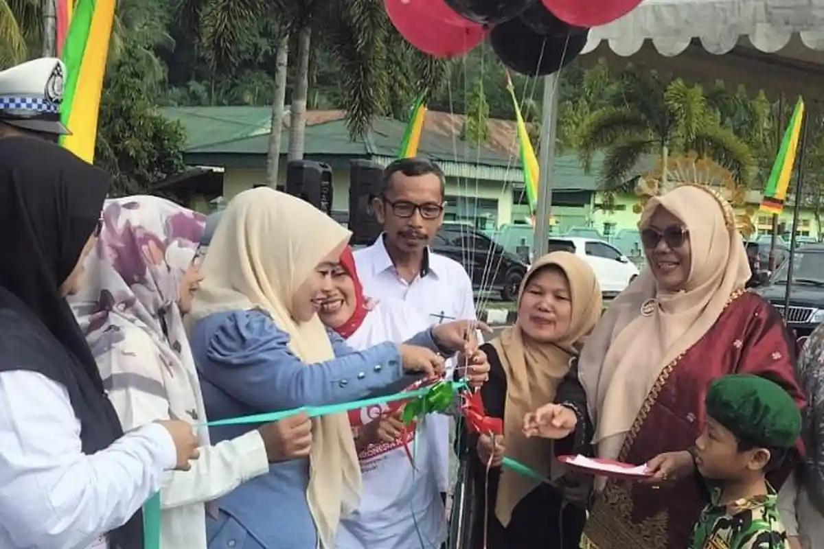 Sambut HUT ke-76 Kabupaten Sijunjung, Gugus Lansek Manih Gelar Pawai