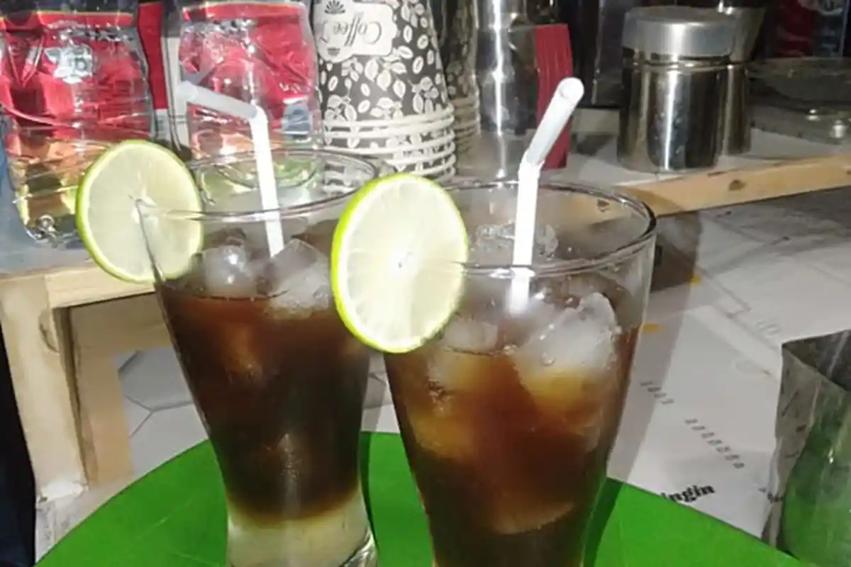 Obati Dahaga dengan Iced Coffee Lemon