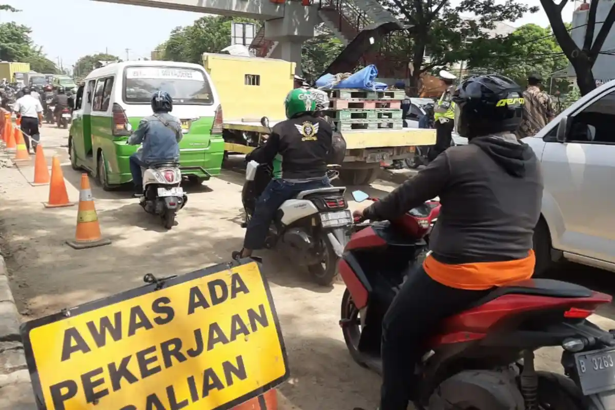 Jalan Amblas di Daan Mogot Tangerang Sudah Bisa Dilalui Kendaraan Secara Normal