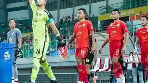 Pemain-Persija-Saat-Memasuki-Lapangan.jpg