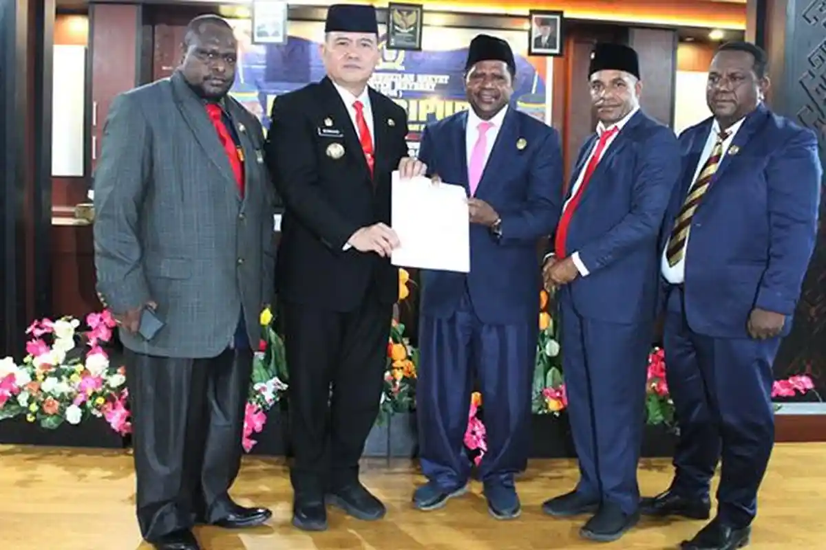 Bernhard Jabarkan Capaian Pemerintahan hingga Infrastruktur, DPRK Setujui LKPj Bupati Maybrat 2022