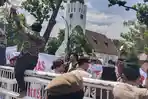 Demo-Malpraktik-di-Kantor-Gubernur-Sumut.jpg