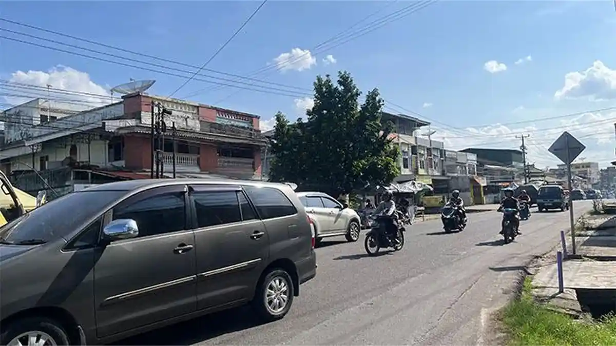 Truk Boks Tabrak Xpander, Picu Kejar-kejaran hingga Simpang Jawo