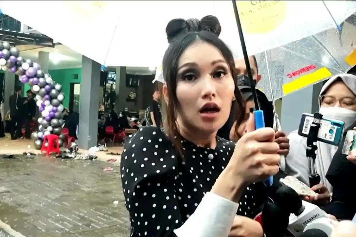 Biduan Asal Depok Ayu Ting Ting Sudah 9 Tahun Menjanda, Ayah Ojak Selektif Pilih Calon Mantu