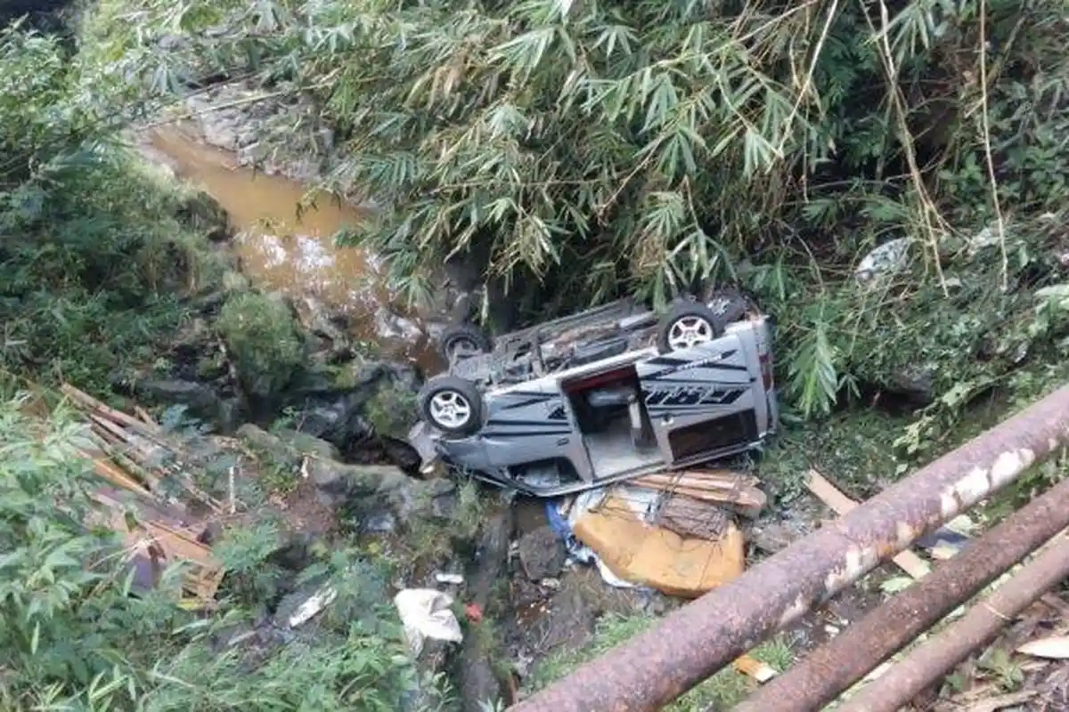 Kecelakaan di Purbalingga, Mobil Berisi 7 Orang Masuk Jurang