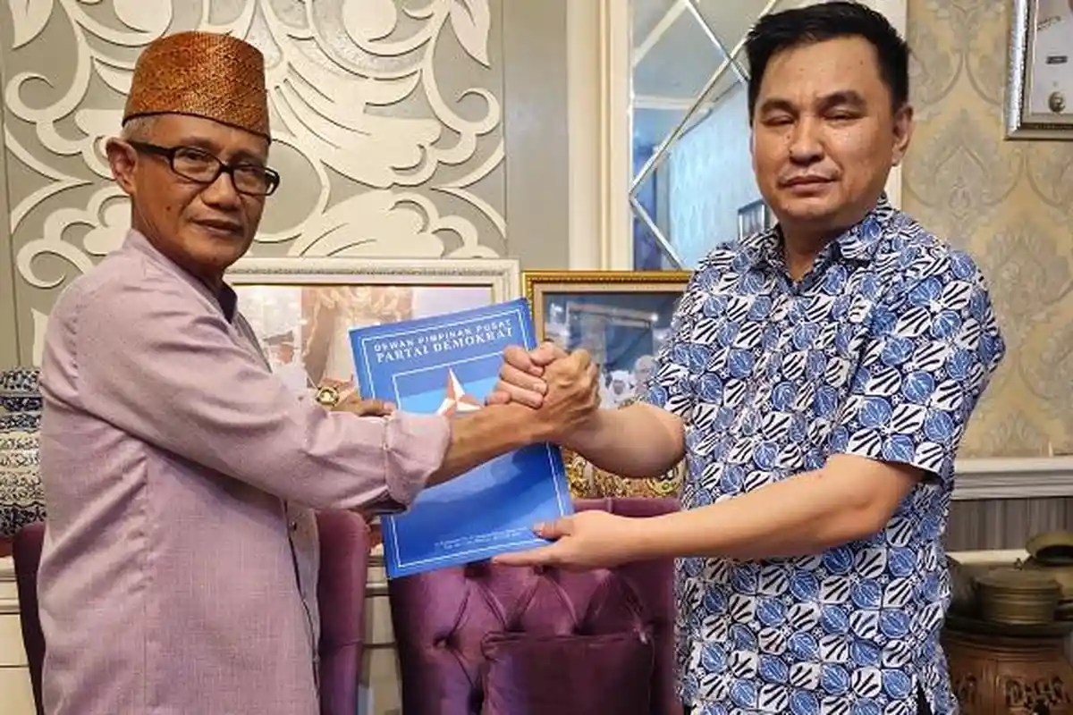Giliran Lukman Abunawas Terima Surat Tugas Demokrat di Pilgub Sultra 2024 Usai Ruksamin dan ASR