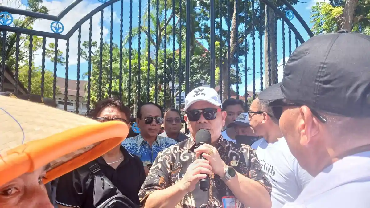 Mapalus Pragib Aksi Damai di Kantor Gubernur Sulut, Tegaskan Dukungan ke Prabowo dan Yulius Selvanus - Tribunmanado.co.id
