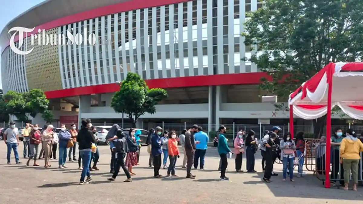 Jadwal Vaksin Solo Hari Ini: Vaksin Persis di Manahan Solo, Antrean Masyarakat Mengular