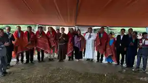 mengikuti-prosesi-mangulosi-usai-pemberkatan.jpg