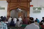Tim-Dai-Polri-Satgas-Ops-Madago-Raya-Polres-Poso-saat-mengisi-khutbah-di-masjid-Kelurahan-Moengko.jpg