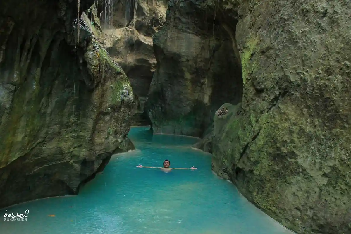 Wisata NTT , Sensasi Renang di Kolam Air Tagepe Noinbila, Renang di Antara Dua Tebing Curam