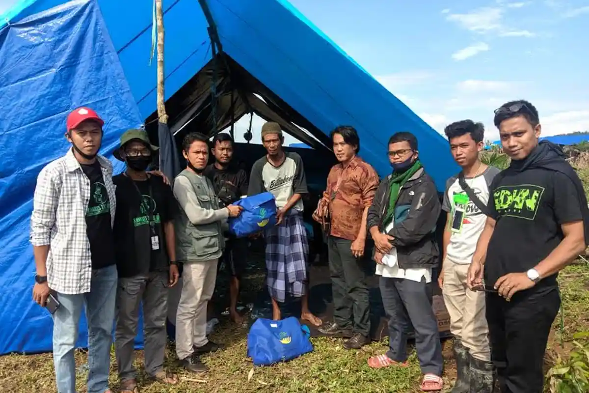 PB HMI-MPO Salurkan Bantuan ke Korban Banjir Bandang Lutra