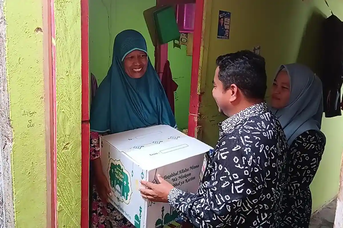 Pengadilan Agama Manokwari Salurkan 24 Zakat Penghasilan Pegawai ke Masyarakat