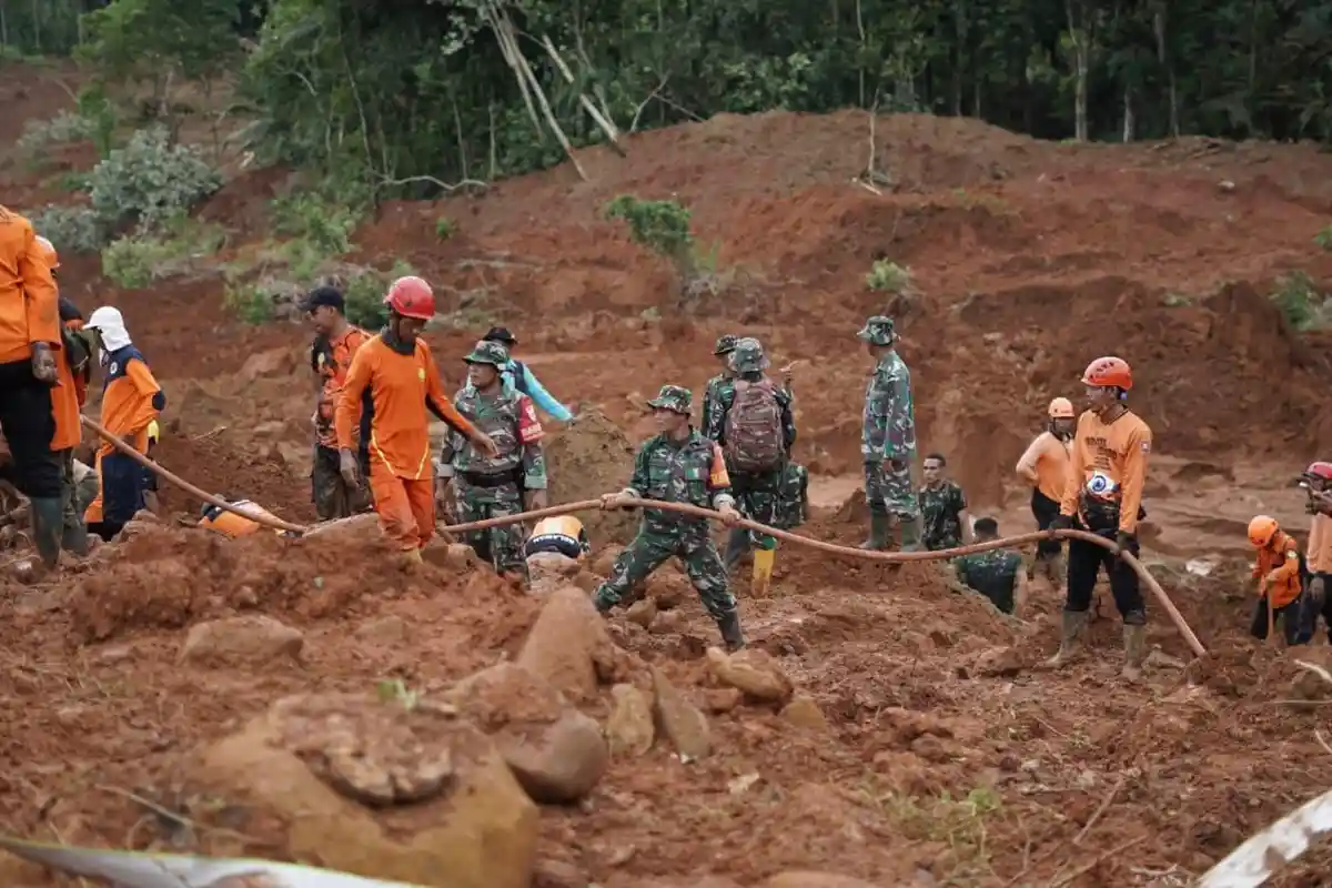 Dani Ditemukan Dalam Keadaan Memeluk Dua Anak, Kisah 1 Keluarga Tewas di Bencana Longsor Cilacap