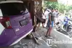 Warung Degan Jalan Raya Malang-Blitar Jebol Diseruduk Sigra, Pengemudi: Seperti Ada Orang Nyeberang