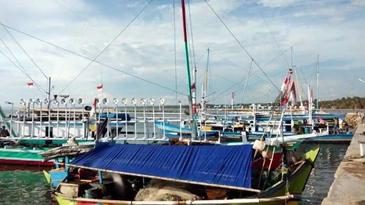 Dermaga Canti Rusak, Bongkar Muat Kapal Pindah ke PPI Bom Kalianda