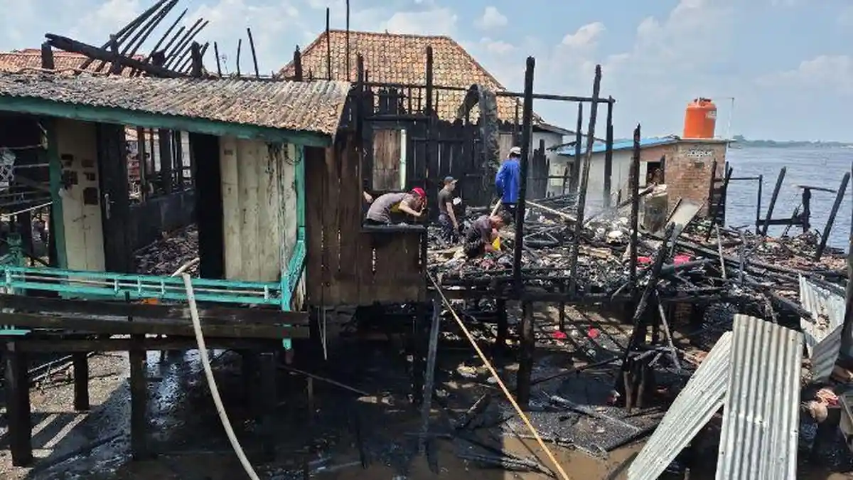 Kebakaran Hanguskan Rumah Panggung di OKI, Pemilik Alami Luka Bakar di Kaki