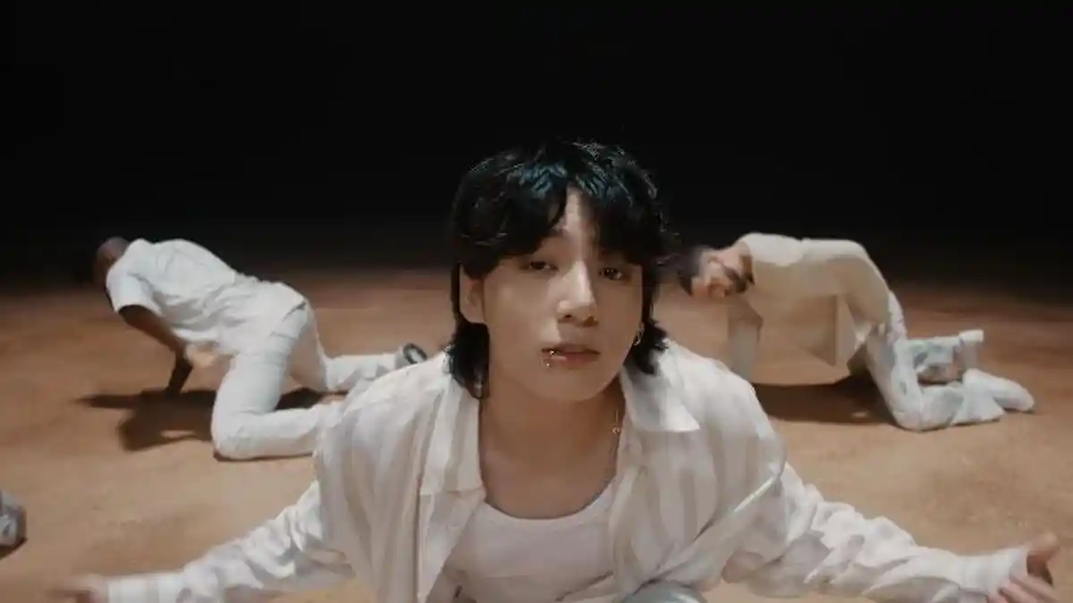 Arti Lirik Lagu Seven - Jungkook ft Latto Clean Version, Trending di YouTube, 'Seven Days A Week'