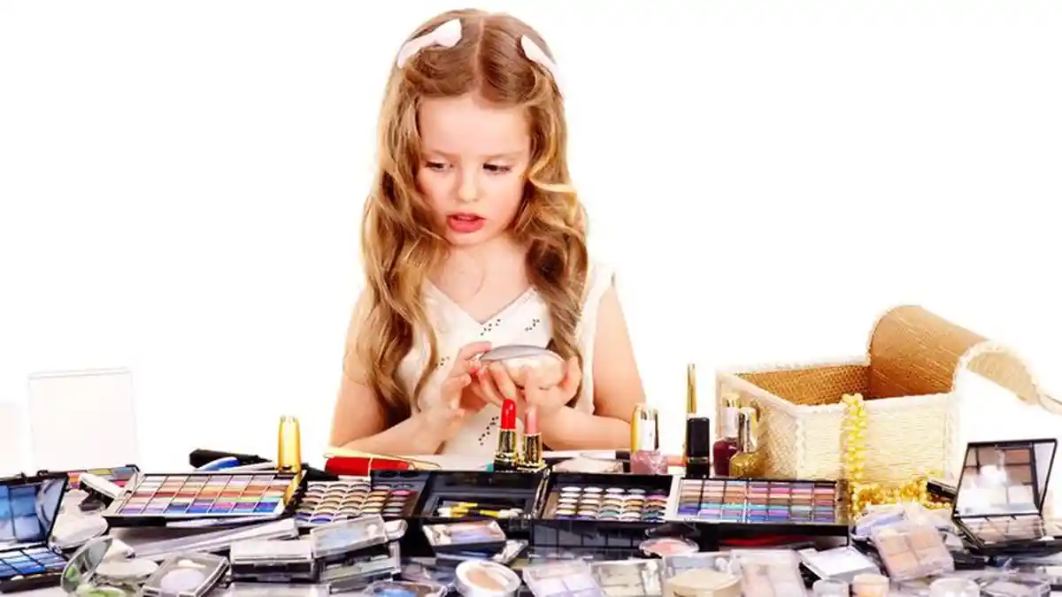 Pubertas Dini pada Anak Perempuan Bisa Disebabkan Paparan Bahan Kimia pada Make Up
