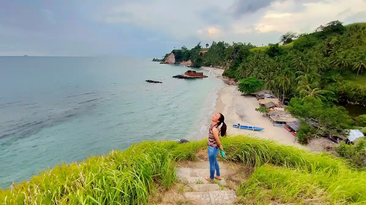 Pesona Pantai Mahembang di Ujung Minahasa