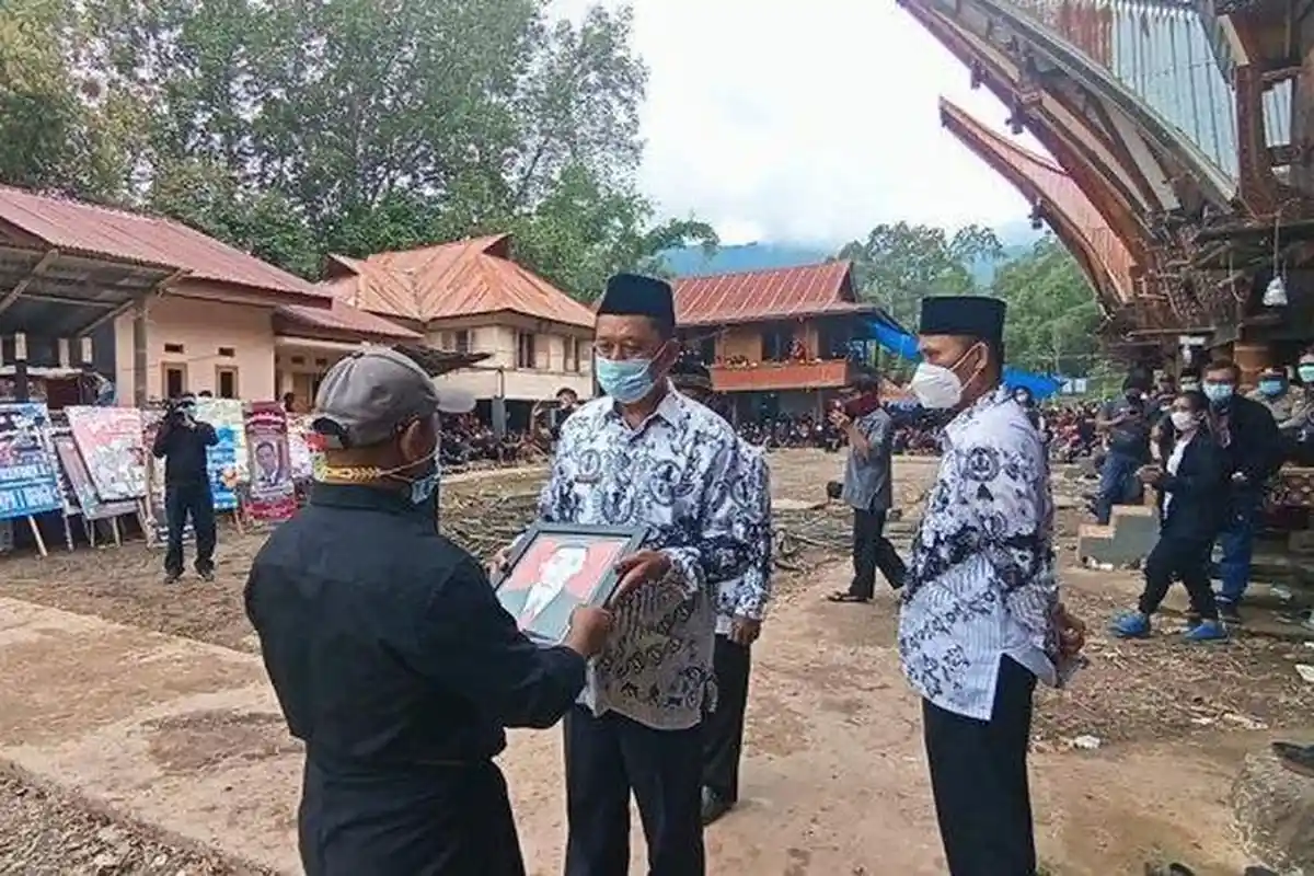 Guru Yonathan Tewas Ditembak KKB Papua, PGRI Toraja Utara Beri Penghormatan Terakhir