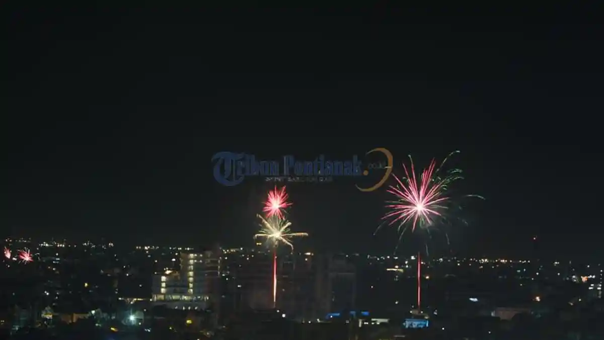 Pesta Kembang Api Sambut Imlek 2569 di Jalan Gajah Mada Pontianak - pesta-kembang-api_20180215_224231.jpg