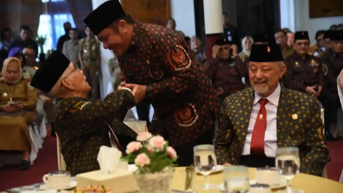 Mantan Wapres RI, Try Sutrisno  Puji HD Sosok Rendah Hati