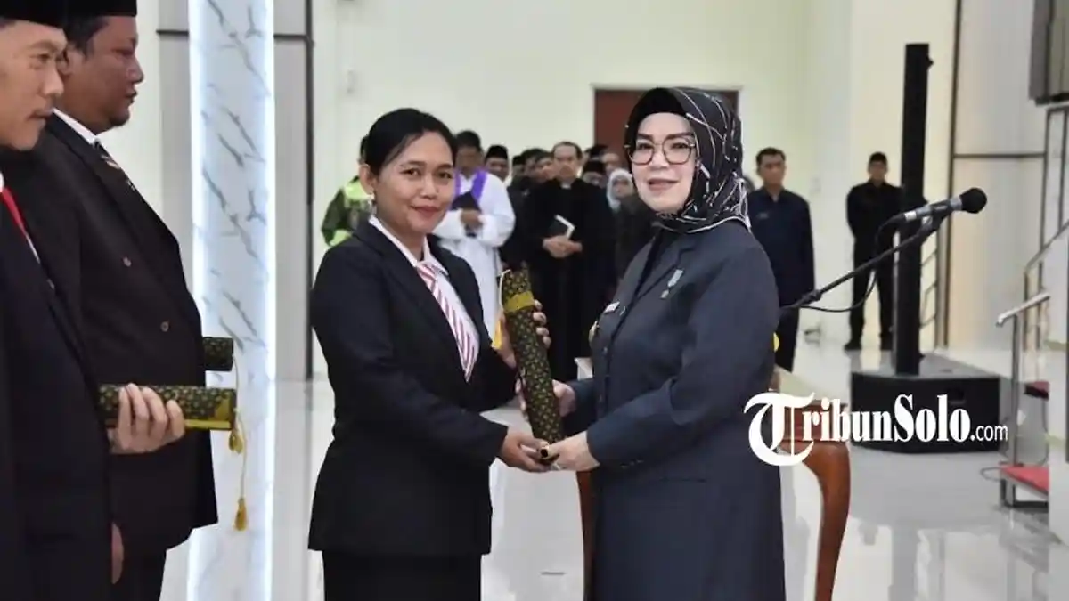Bupati Etik Lantik Ratusan Pejabat, Ingatkan Kepala Sekolah di Sukoharjo: Jangan Ada Jam Kosong