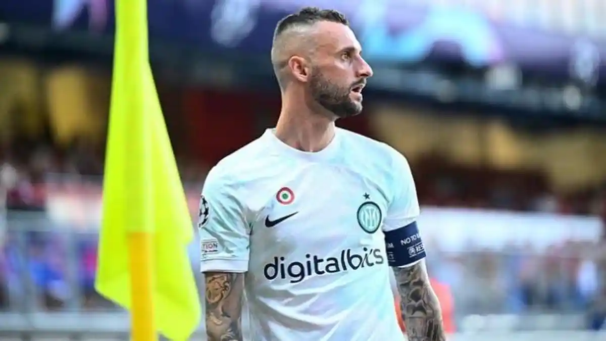 Rumor Sensasional, Inter Milan Ditawari Barcelona Tukar Guling Brozovic-Kessie, Nerazzurri Berminat?