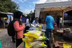Bulog Polman Salurkan 2 Ton Beras dan Minyak Goreng 600 Liter, Operasi Pasar Jelang Lebaran