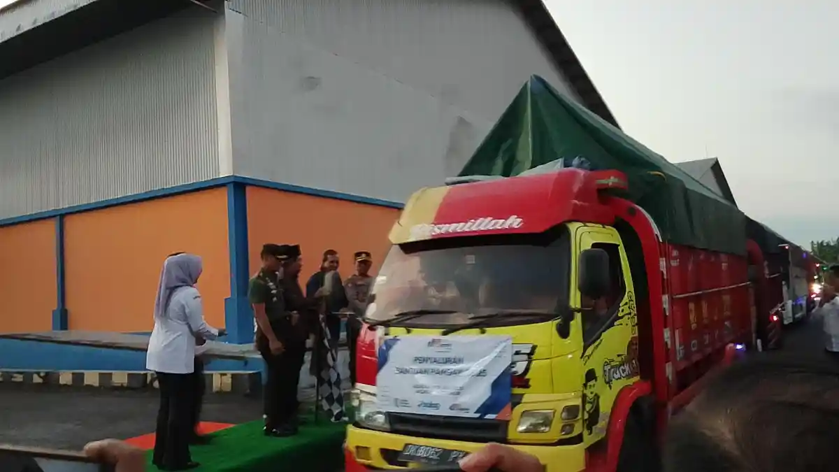 Pemkab Jember dan Bulog Salurkan Bantuan Beras untuk 203 Ribu Warga