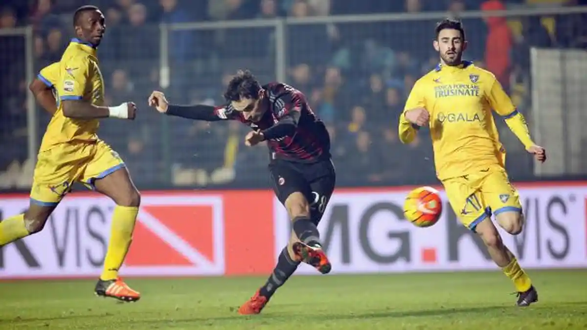 Video Gol Kemenangan 4-2 AC Milan atas Frosinone