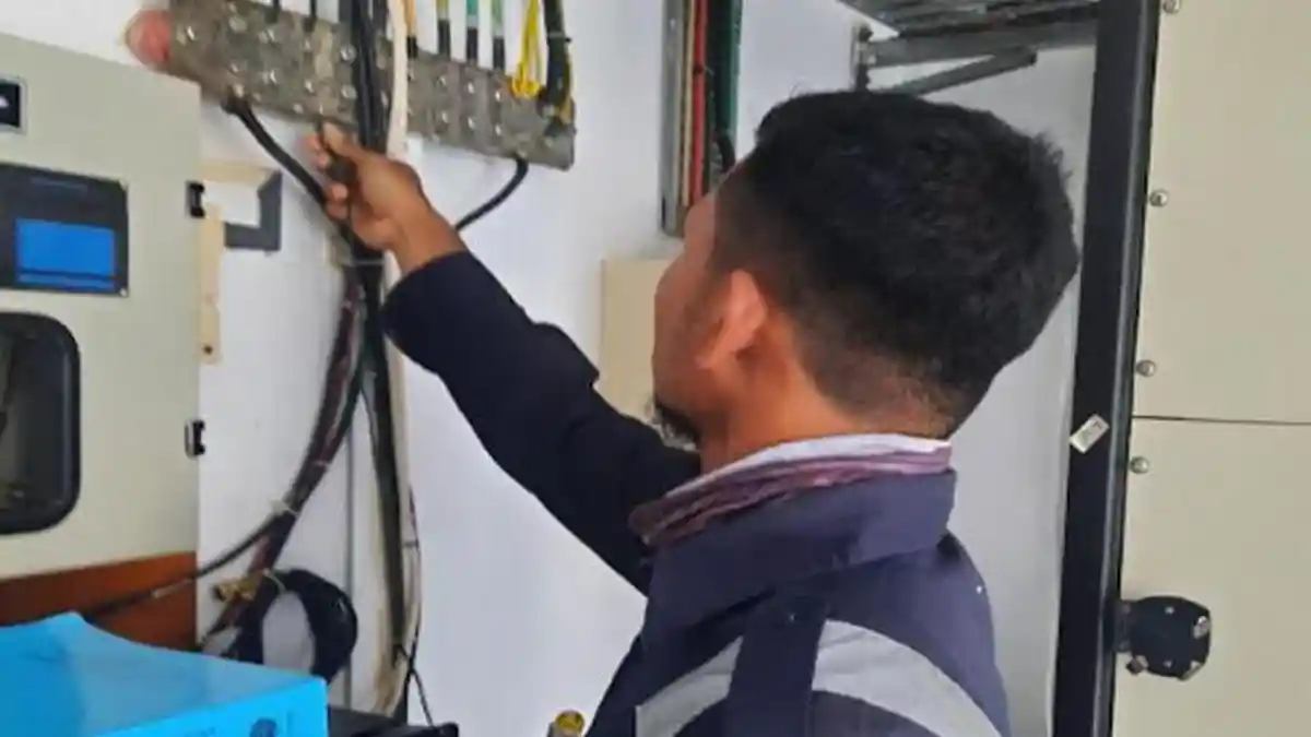 Lumajang Rawan Sambaran Petir, KAI Periksa Peralatan Persinyalan Untuk Keselamatan Perjalanan KA