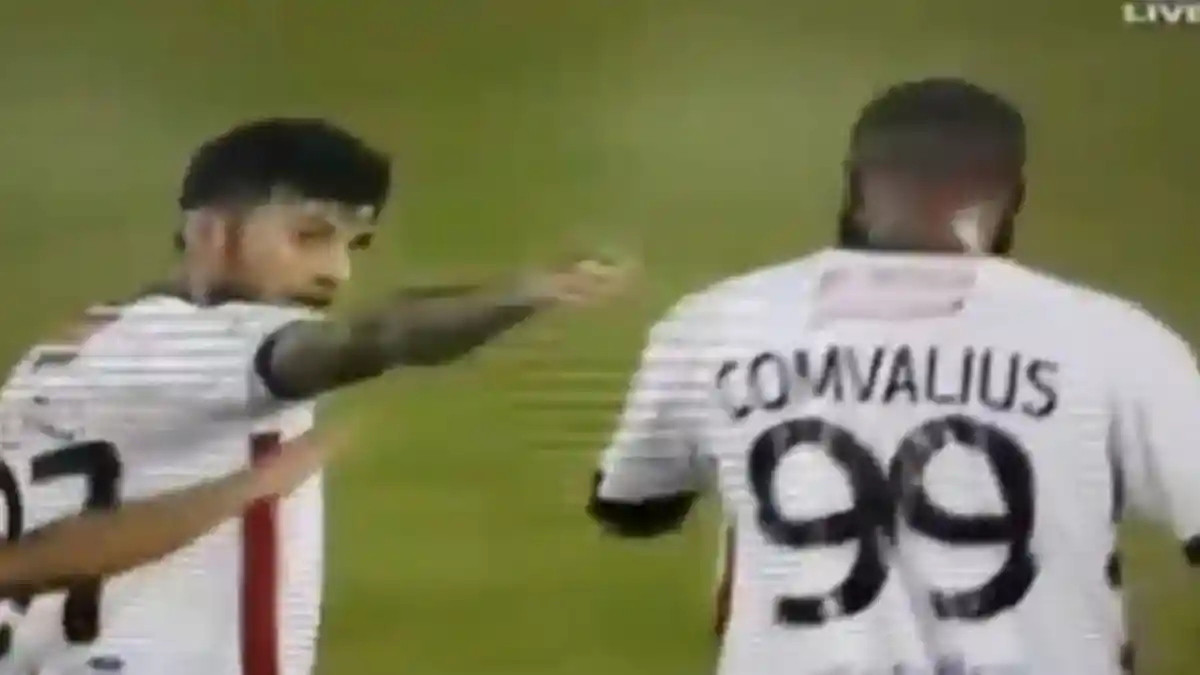 Ini Video Stefano Lilipaly Adu Pukul dengan Sylvano Comvalius di Laga PSM Makassar vs Bali United