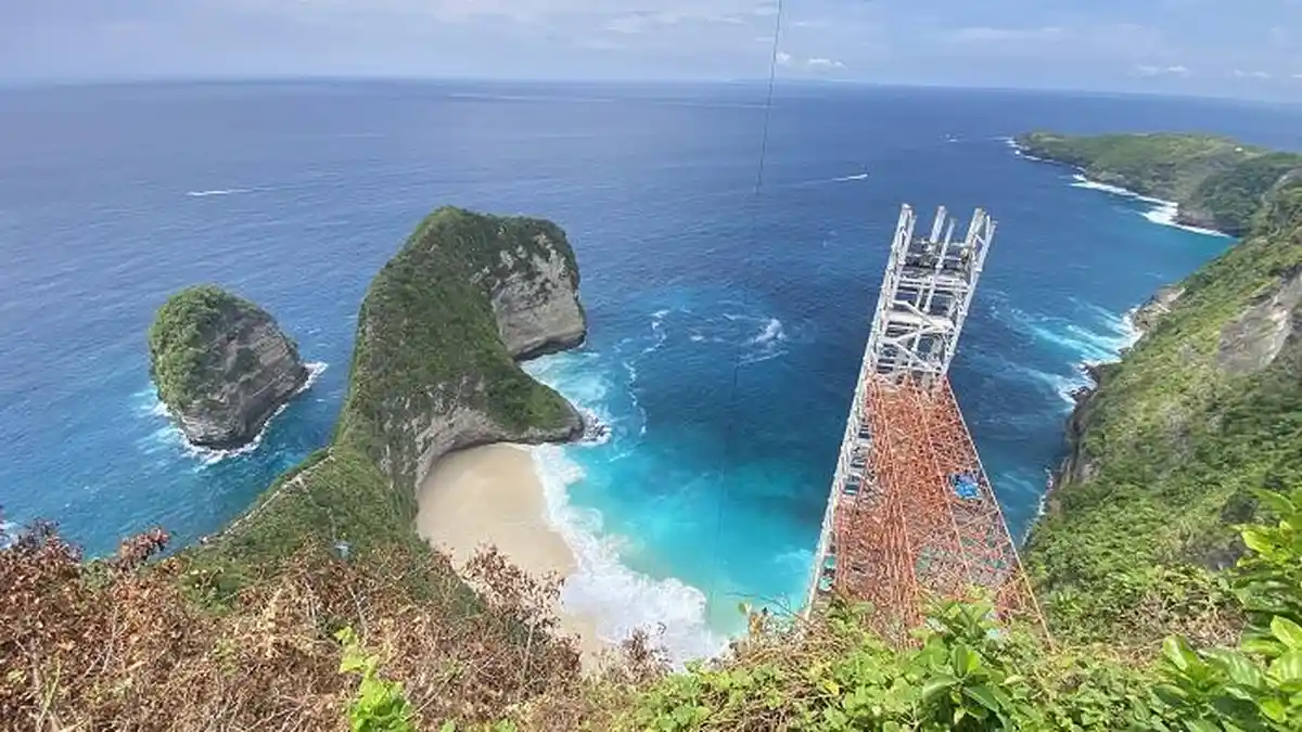 KOSTER Beberkan 5 Pelanggaran Berat Investor Lift Kaca Pantai Kelingking, Tegas: Hentikan & Bongkar!