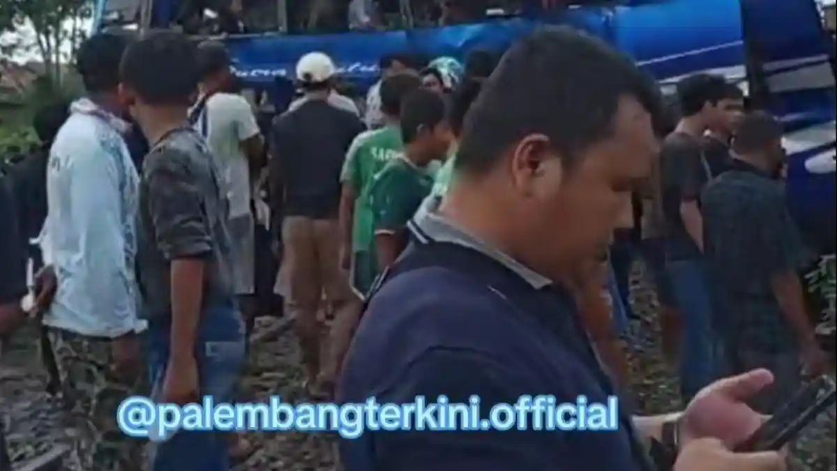 BREAKING NEWS: Kecelakaan Maut Bus vs Kereta Api di OKU Timur, 1 Orang Dikabarkan Tewas