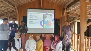 Pelaksanaan-kegiatan-Pelatihan-Digital-Marketing-pada-Petani-Tani-Madu-Prawita.jpg