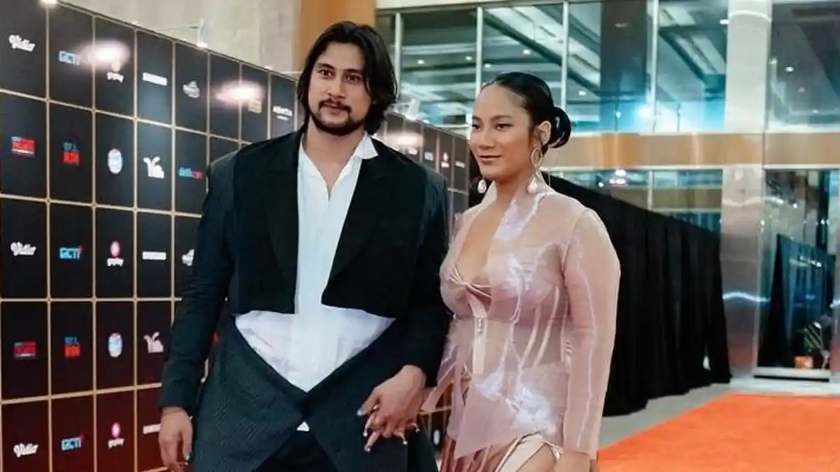 Tara Basro Pertama Kalinya Injak Red Carpet FFI Bareng Suami, Penampilannya Bak Bintang Hollywood