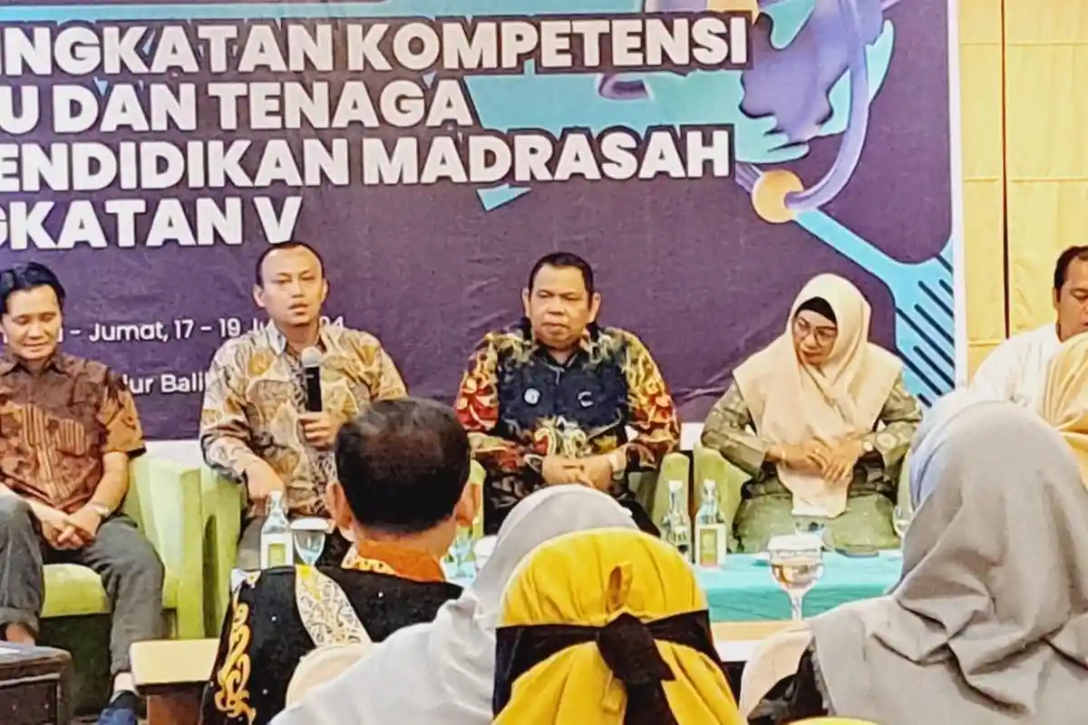 GTK MTs N 1 Balikpapan Ikuti Kegiatan Peningkatan Kompetensi Guru dan Tenaga Kependidikan Madrasah
