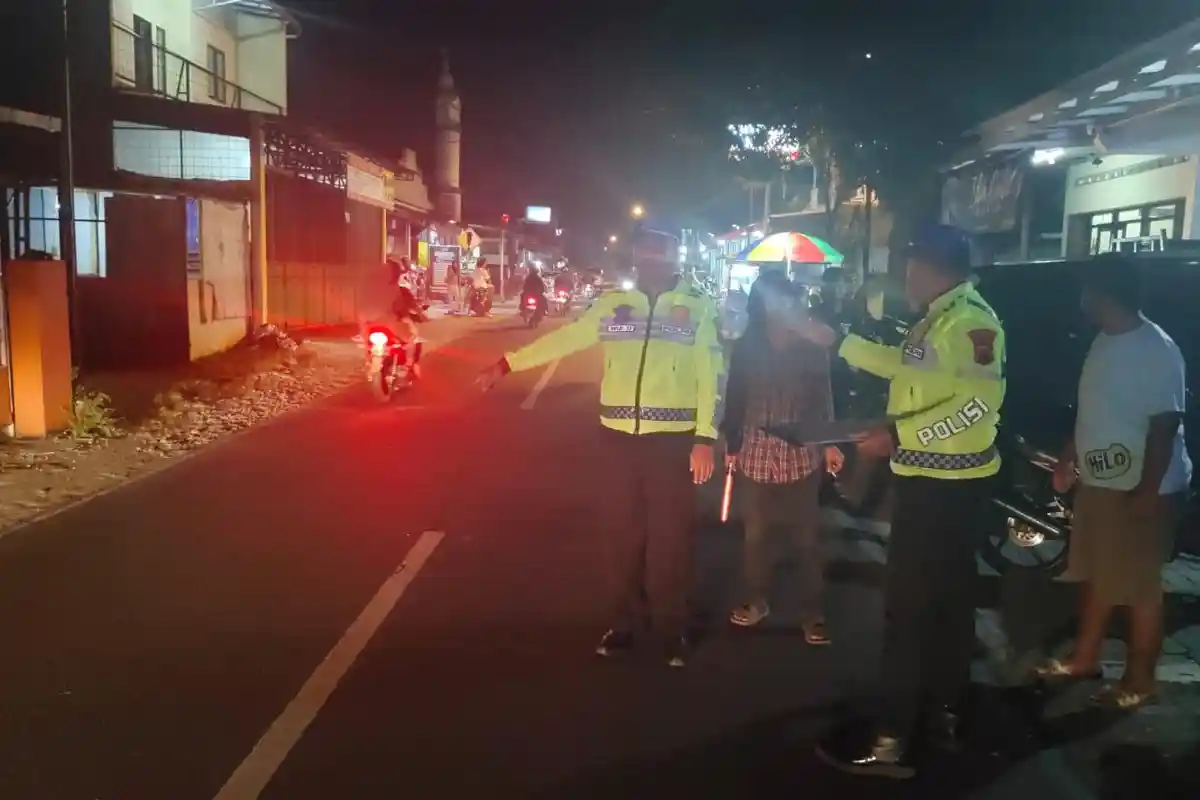 Kecelakaan Maut Istri Tewas Bermula Suami Coba Mendahului Truk dari Kiri, Anak Luka-luka