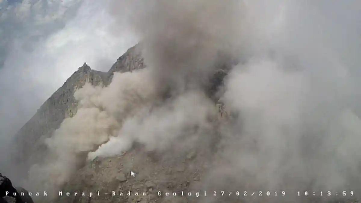 BREAKING NEWS, Awan Panas Meluncur dari Gunung Merapi Rabu Jelang Siang Hari Ini