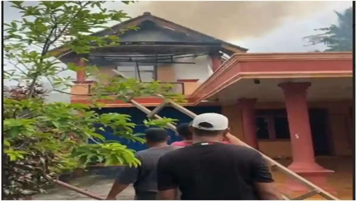 Rumah 2 Lantai Terbakar di Desa Rantau Jaya OKU Timur, Kosong Ditinggal Pergi Pemilik