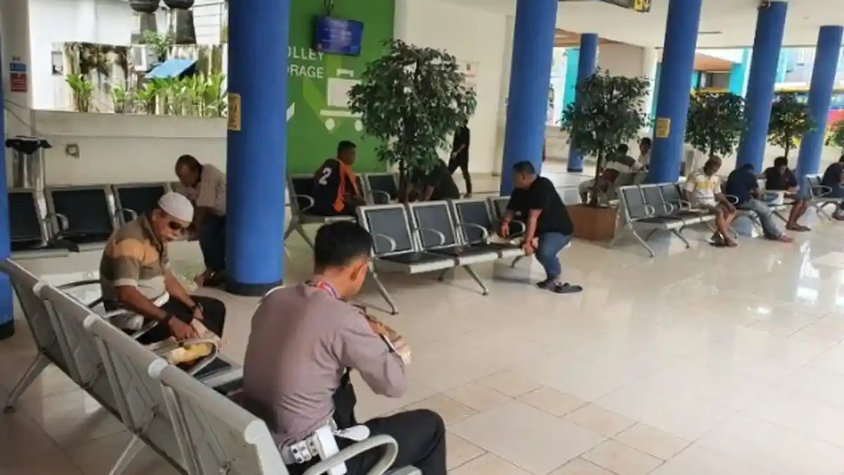 Jelang Hari Bhayangkara, Satlantas Polresta Balikpapan Berbagi dengan Sopir Angkutan Umum