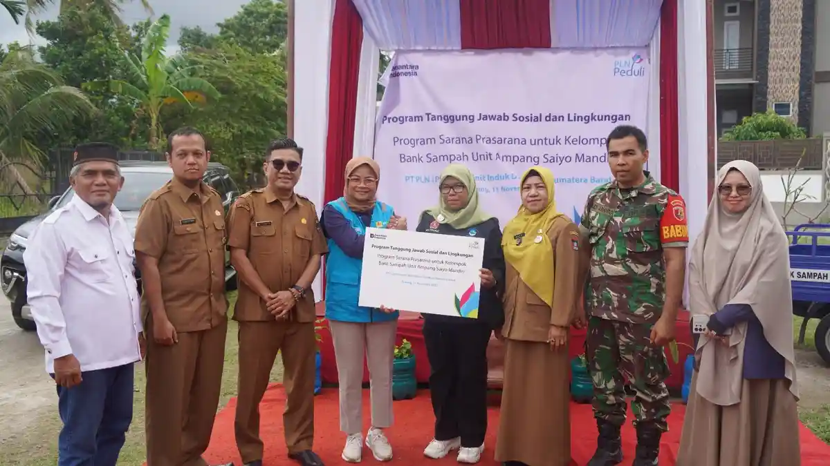 Semangat Hari Pahlawan, PLN UID Sumbar Dukung Penguatan Bank Sampah Ampang Saiyo Lewat Program TJSL