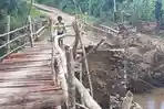 jembatan-pogo-tena-sbd-membangun-jalan-darurat-menggunakan.jpg