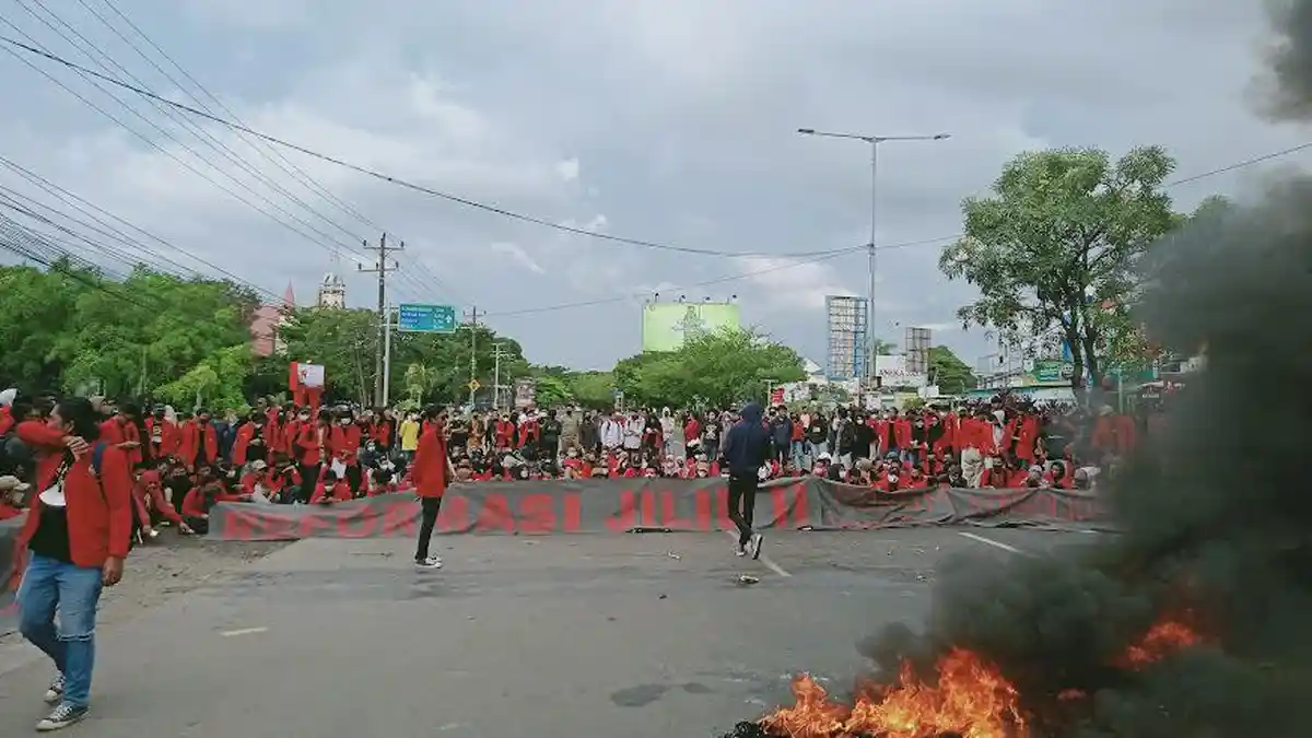 Mahasiswa Unhas Gelar Unjuk Rasa, Tolak Penundaan Pemilu dan Jabatan 3 Periode Presiden