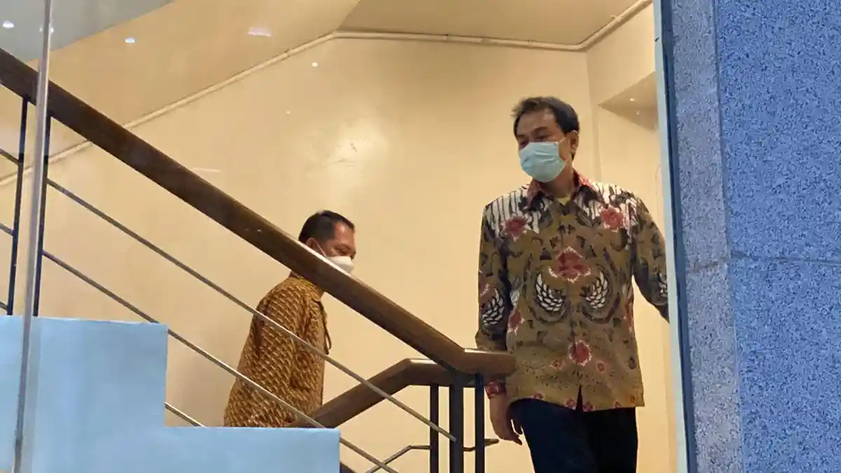 BREAKING NEWS: KPK Temukan Posisi Azis Syamsuddin - wakil-ketua-dpr-ri-azis-syamsuddin-tiba-di-gvggh.jpg